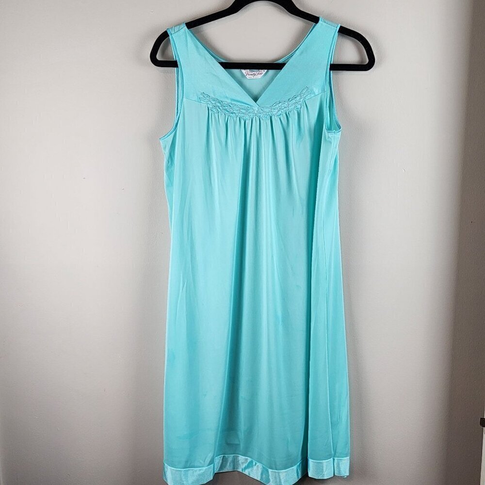 Vintage Vanity Fair size S night gown nightgown Nylon Aqua blue